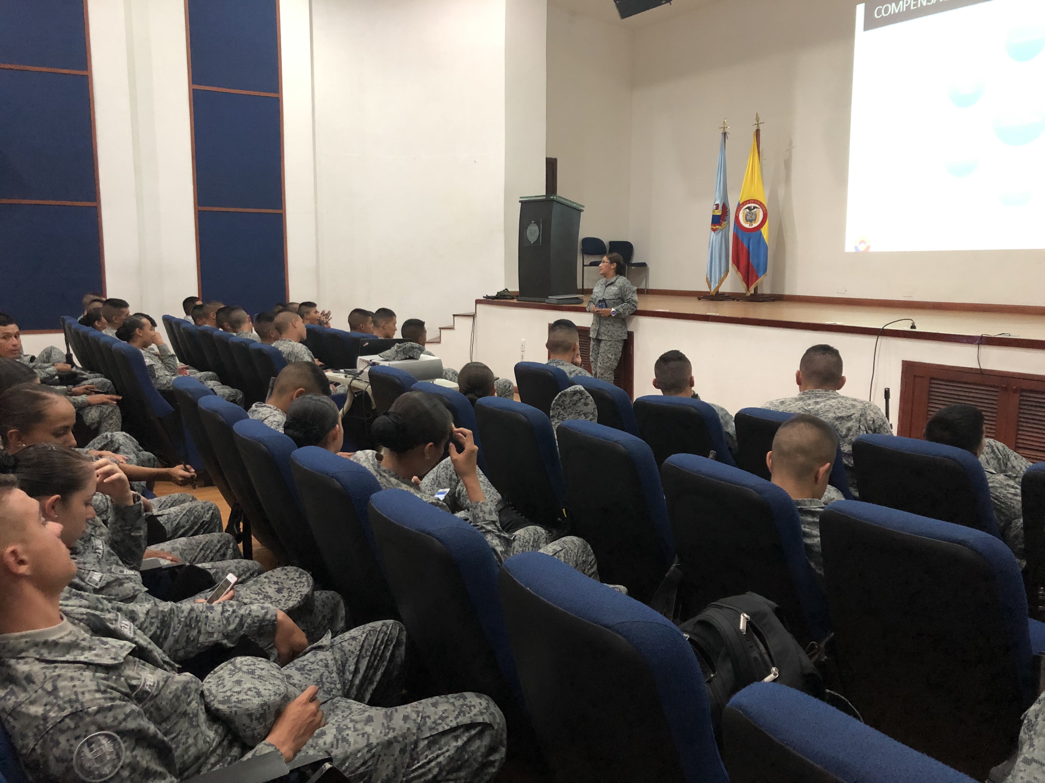 Cadetes EMAVI reciben charlas motivacionales sobres especialidades de la Fuerza Aérea Colombiana