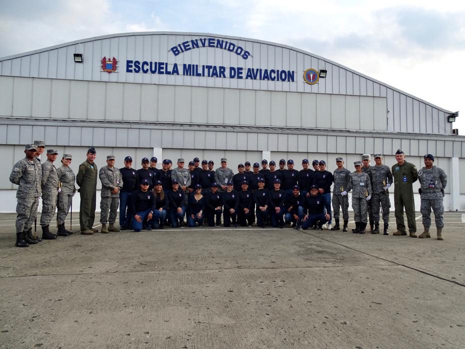 Profesionales colombianos, futuros oficiales de la reserva de la Fuerza Aérea ratificaron su compromiso con el país