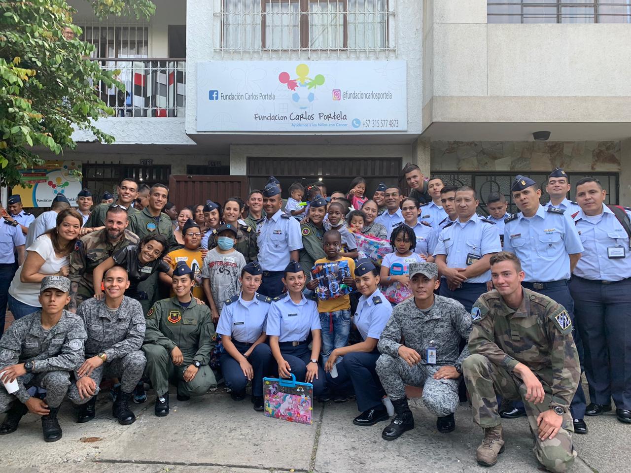 Sonrisas, sorpresas y alegría, así disfrutaron los niños de la Fundación Carlos Pórtela con los cadetes de EMAVI