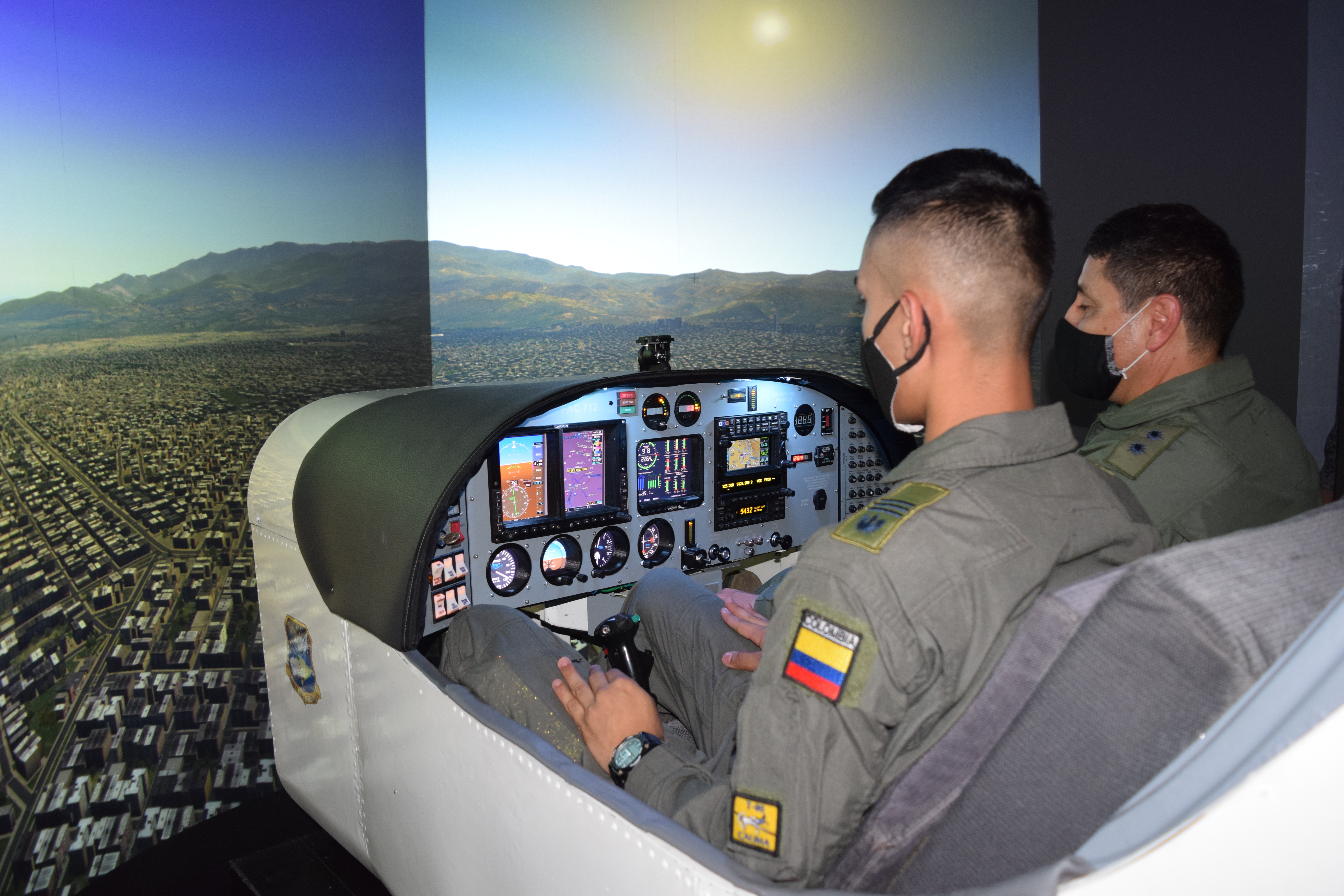 La Fuerza Aérea Colombiana construye simulador de vuelo de la