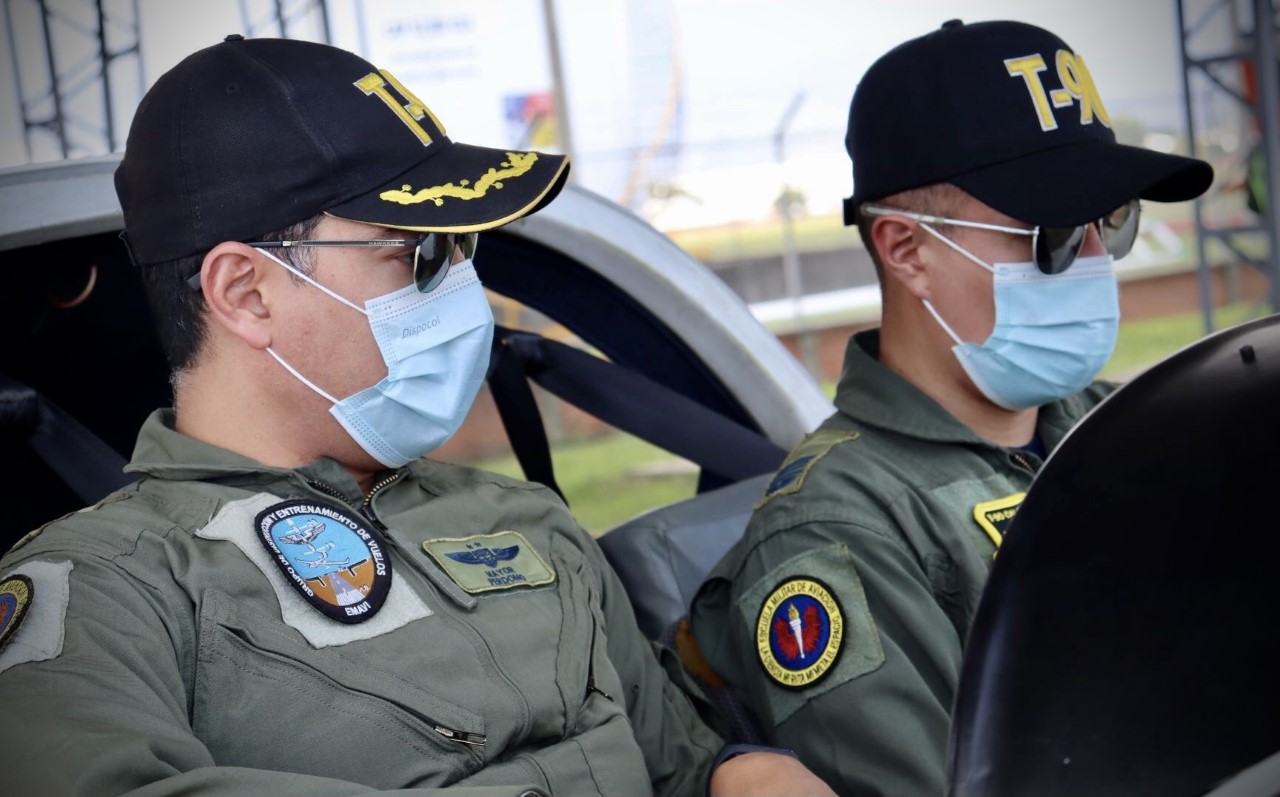Integridad, Honor, Valor y Compromiso en un ejemplar Oficial de su Fuerza Aérea Colombiana