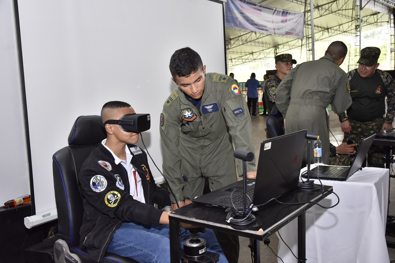 Fuerza Aeroespacial Colombiana presente en la gran Feria Nacional de Seguridad y Emprendimiento 