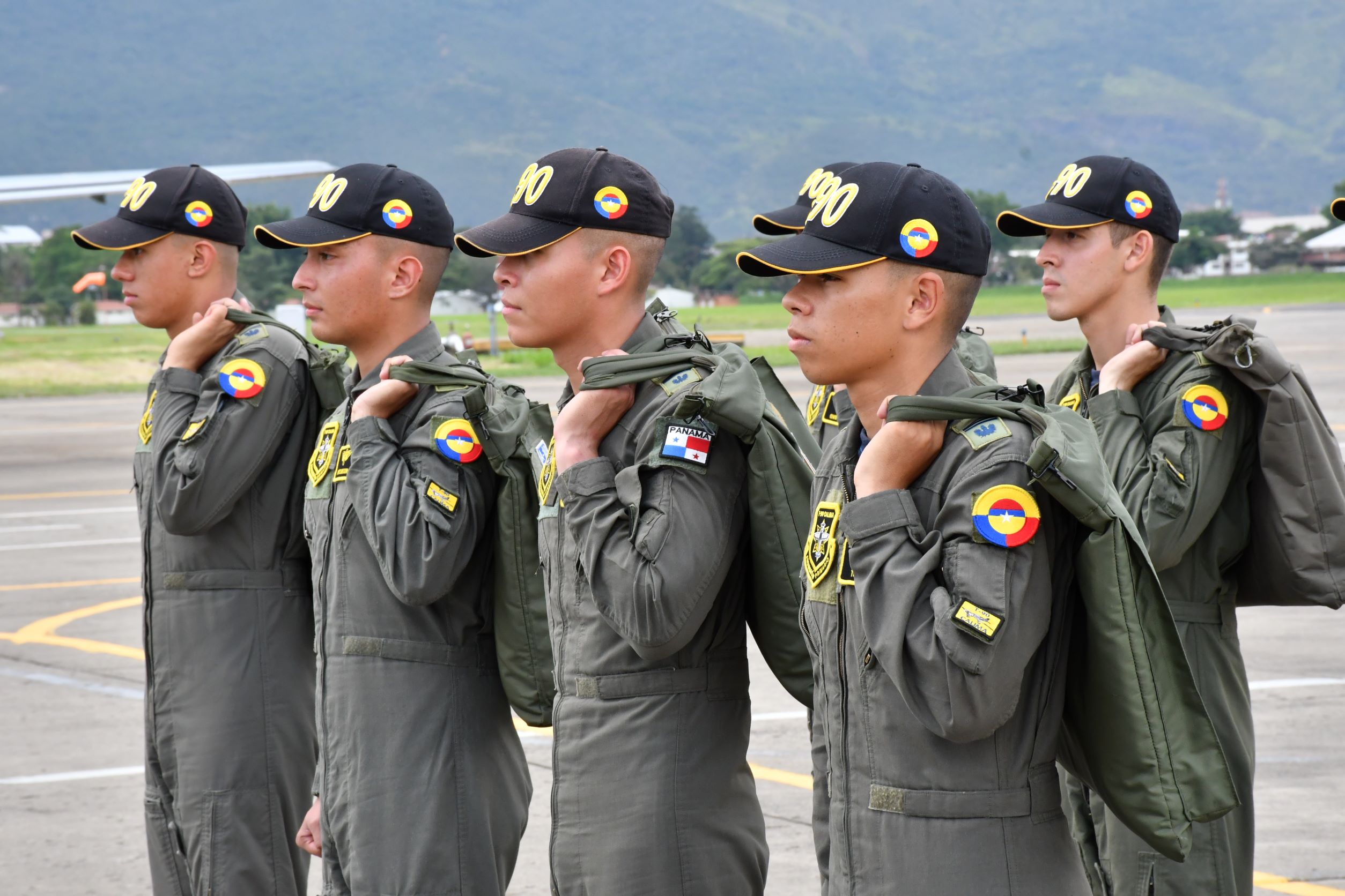 ocho Cadetes de tercer año del Curso de Regular de Oficiales No 96, demostraron la mística y disciplina que los representa en una de las fases más importantes dentro de su formación como futuros pilotos militares.
