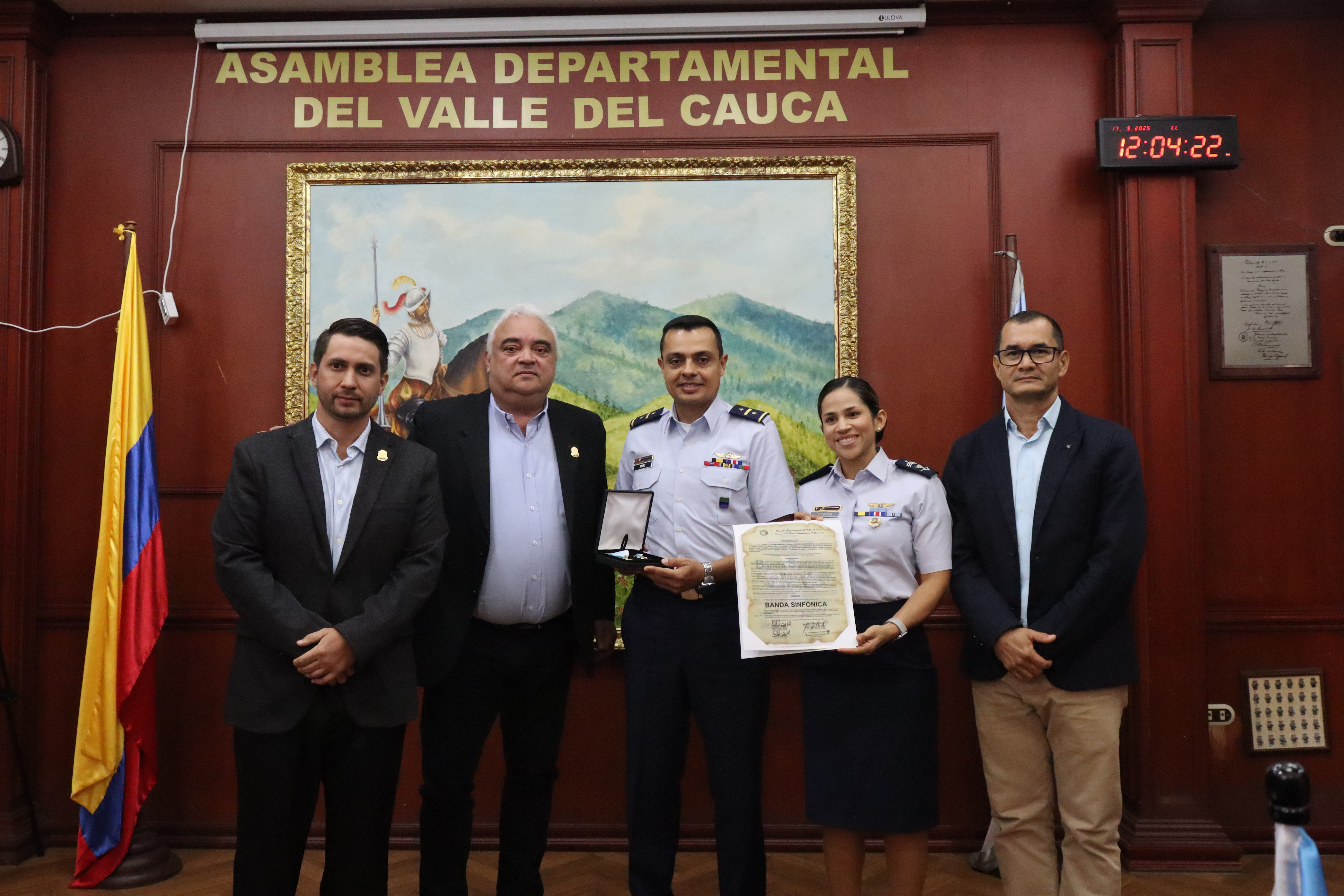 Asamblea Departamental del Valle condecoró a la Banda Sinfónica de la EMAVI