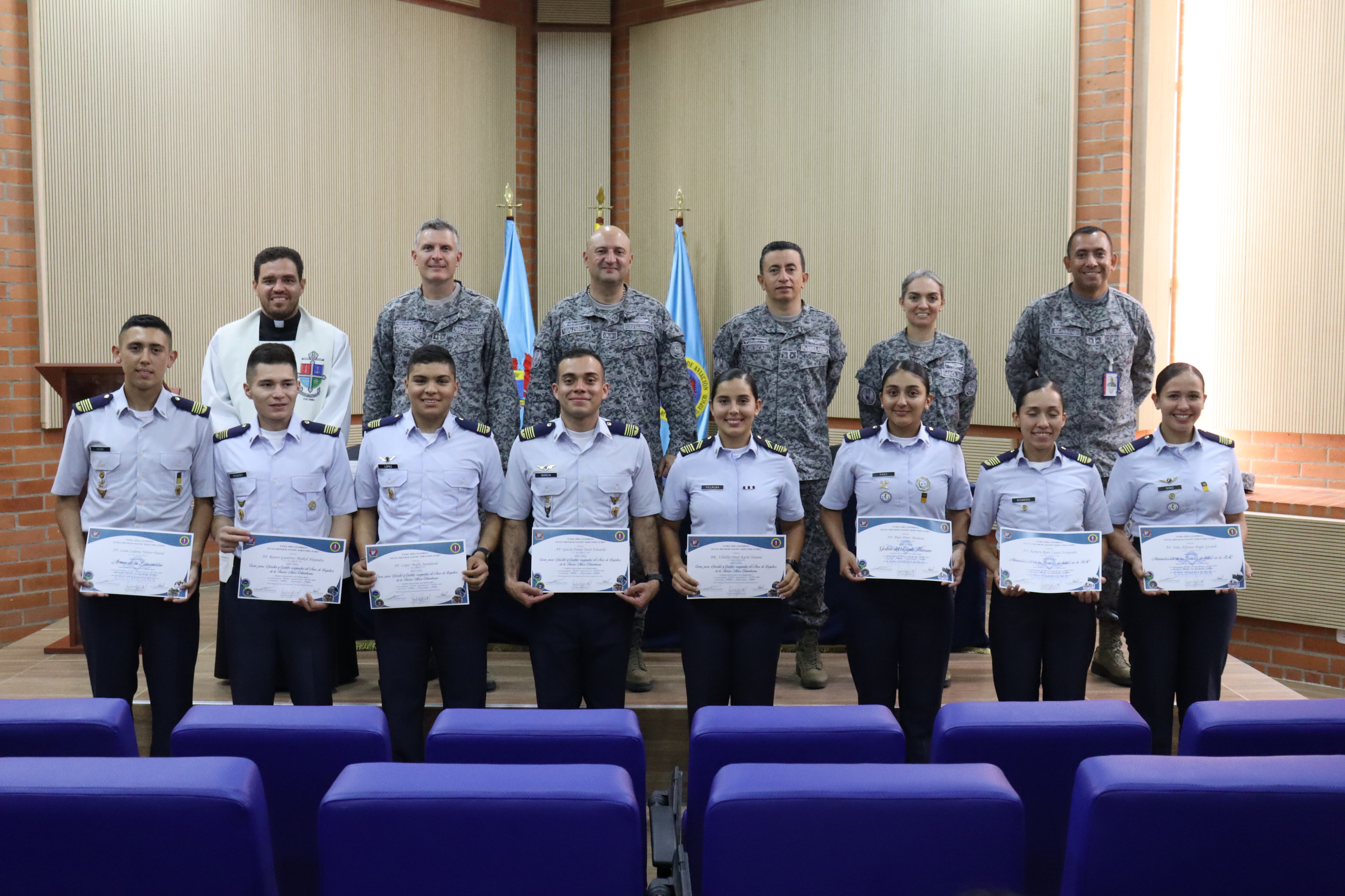 Alféreces reciben certificación en diferentes especialidades para contribuir con la misión de la Fuerza Aérea Colombiana
