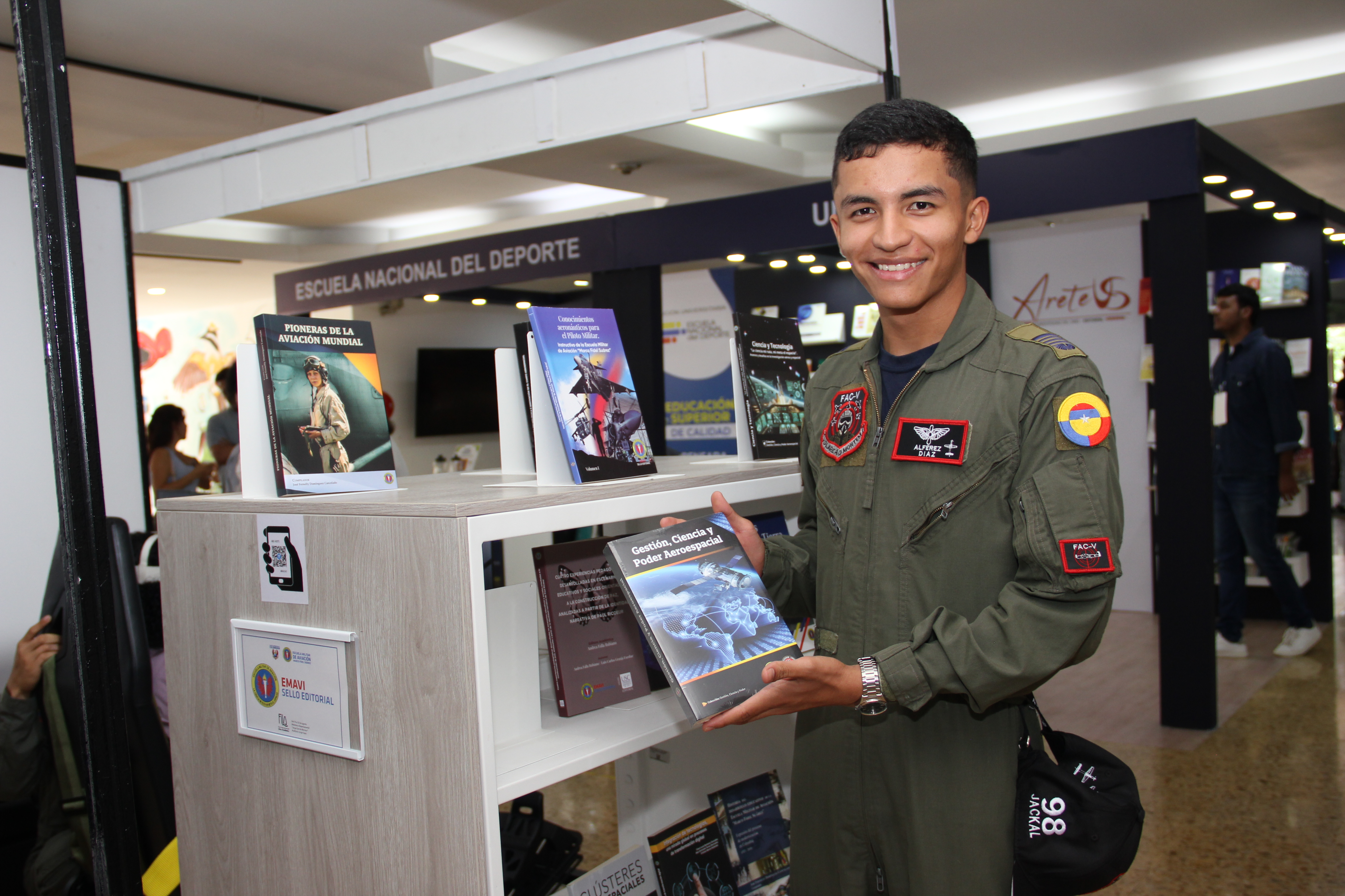 Escuela Militar presente en la Feria Internacional del libro Académico en Cali