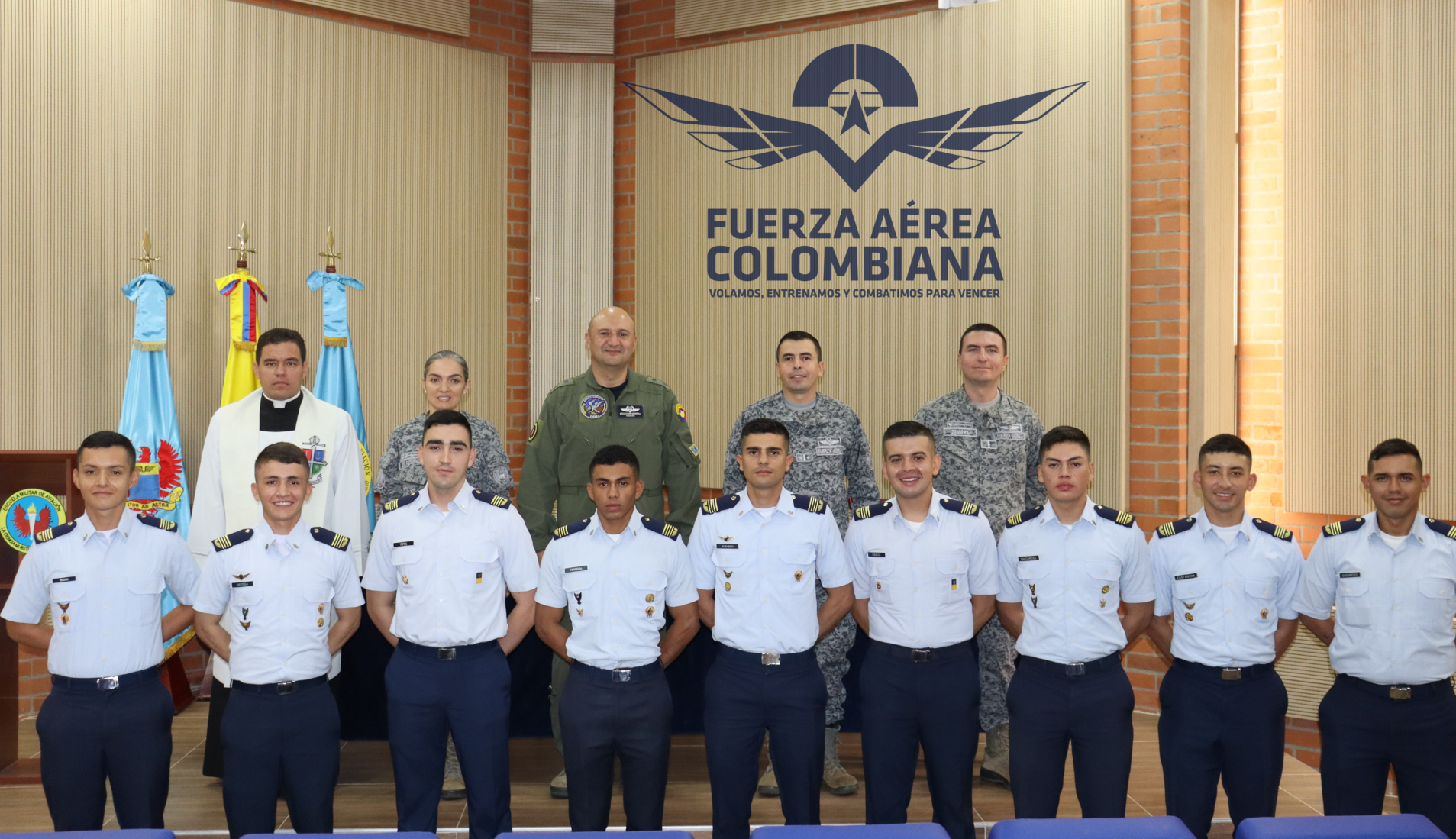 Alféreces de la EMAVI formarán parte del Área Logística de su Fuerza Aérea Colombiana
