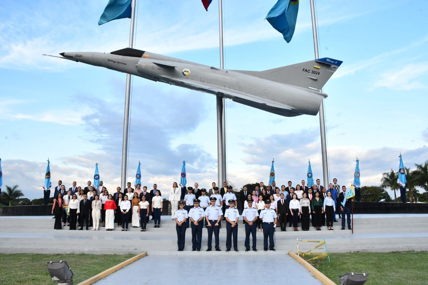 Cada más son los profesionales que quieren formar parte de su Fuerza Aeroespacial Colombiana