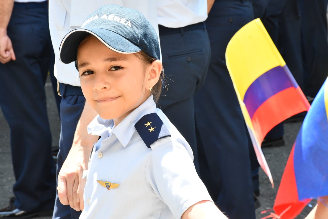 En Cali, su Fuerza Aérea Colombiana participó con orgullo en desfile del 20 de julio 