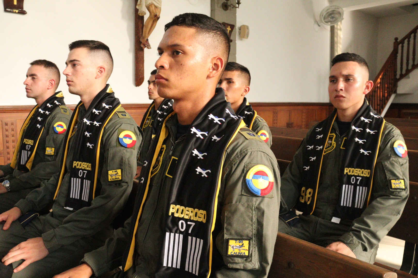 Doce cadetes de vuelo recibieron la bendición e imposición de bufandas del equipo T-90 Calima
