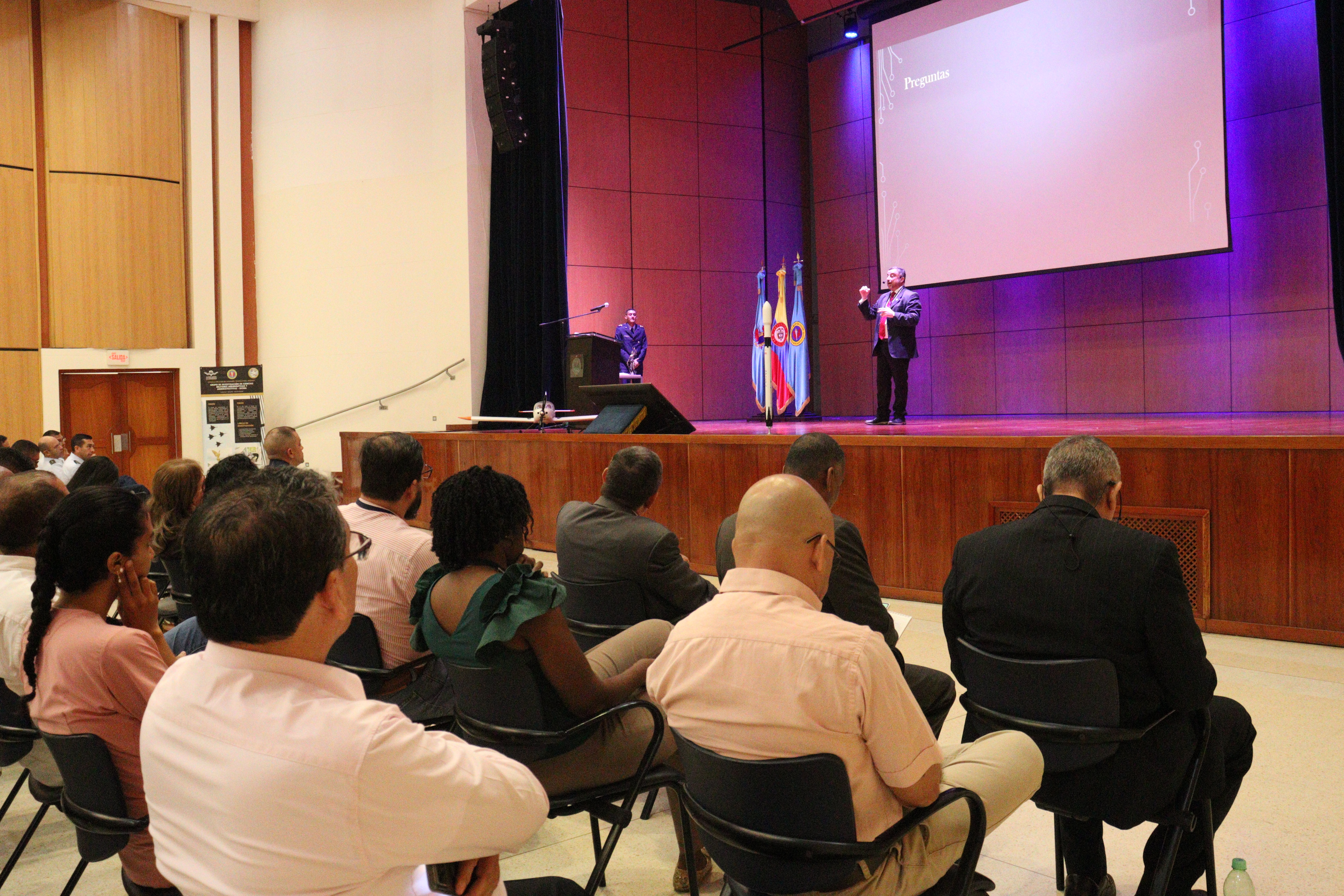 En la EMAVI, se llevó a cabo el Primer Congreso Internacional de Derecho 2024 curso 100
