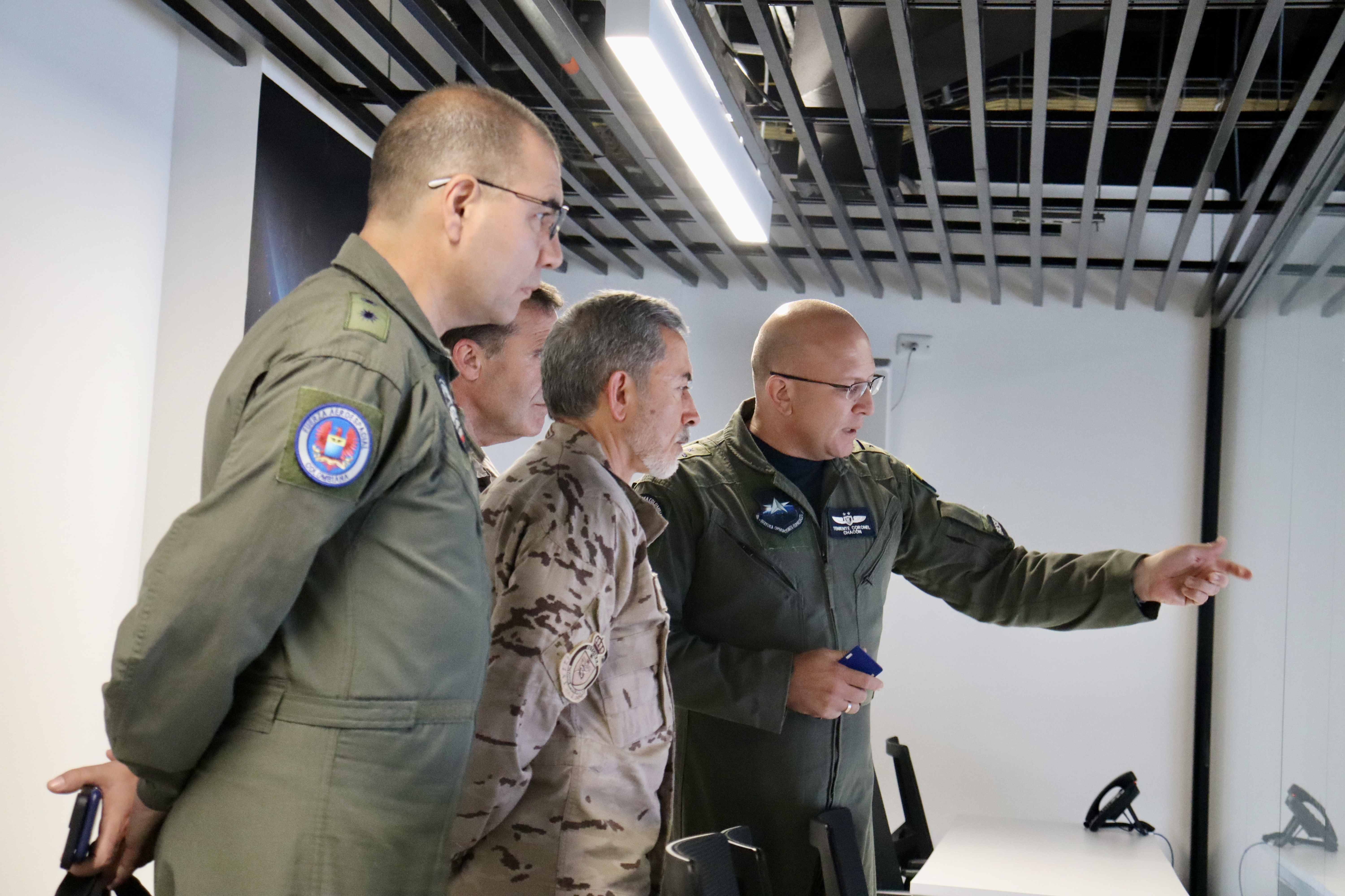 Delegados del Ejército del Aire conocieron las capacidades de la Fuerza Aérea Colombiana