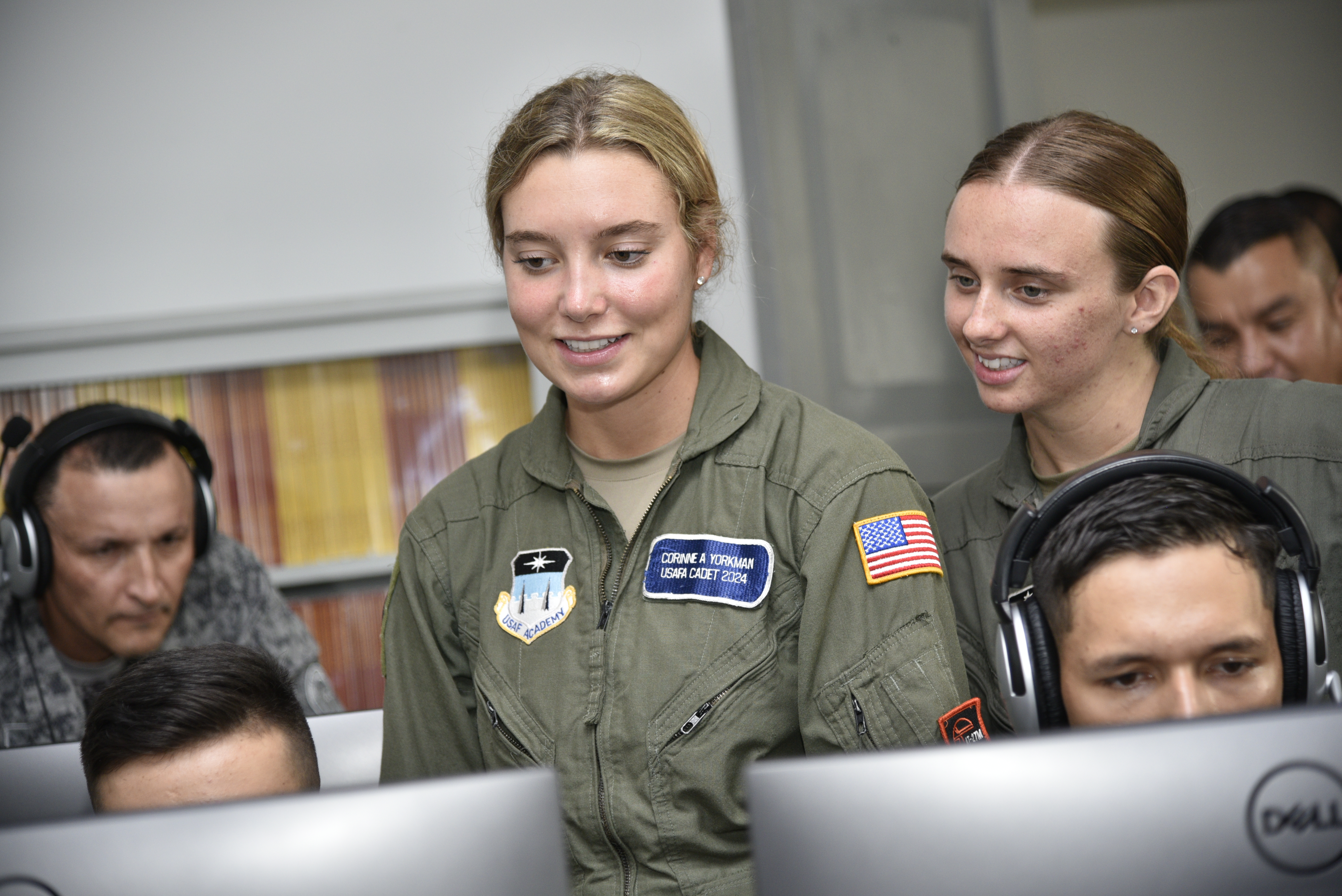 Futuros Oficiales de la Fuerza Aeroespacial Colombiana fortalecen sus competencias en el idioma inglés