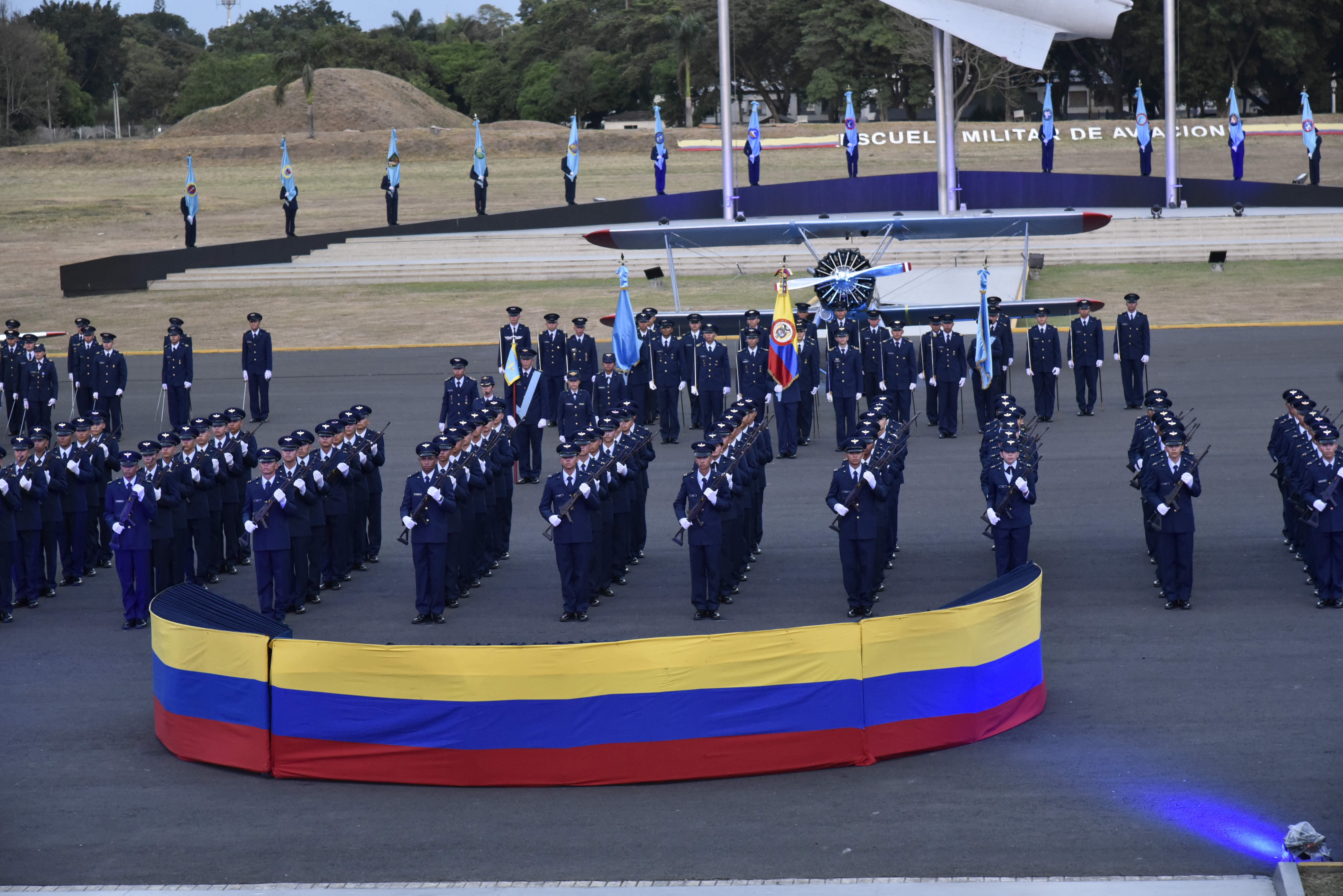 Con honor, valor y compromiso 137 cadetes Juraron  Bandera en la Escuela Militar de Aviación