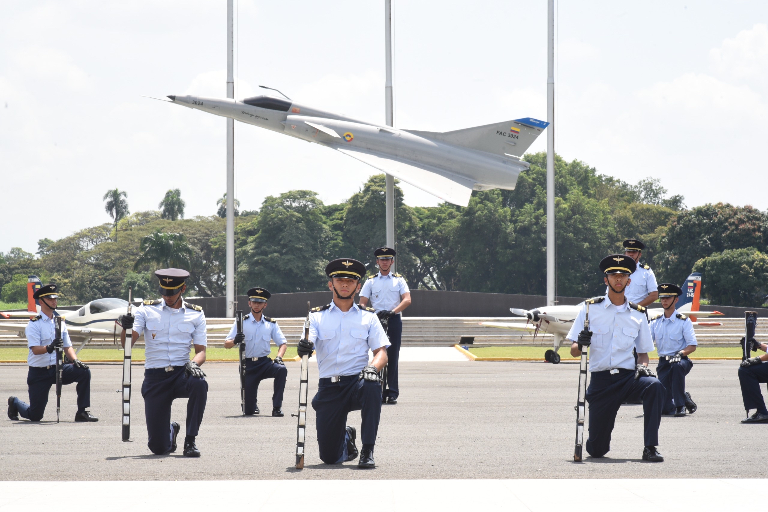 146 jóvenes vivieron la experiencia de ser cadetes por dos días en la EMAVI