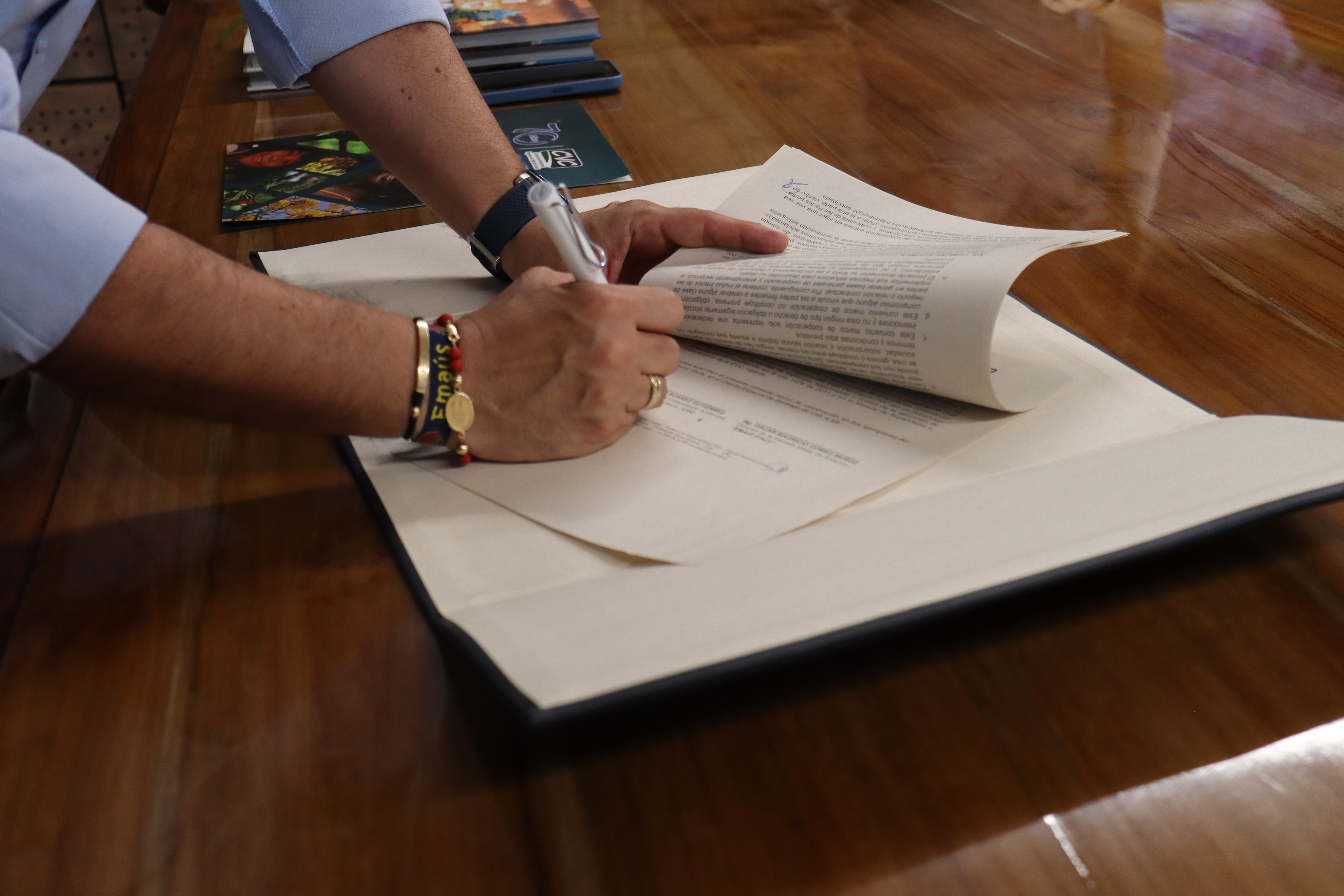 Unidos por la conservación del medio ambiente: EMAVI firma convenio con la CVC