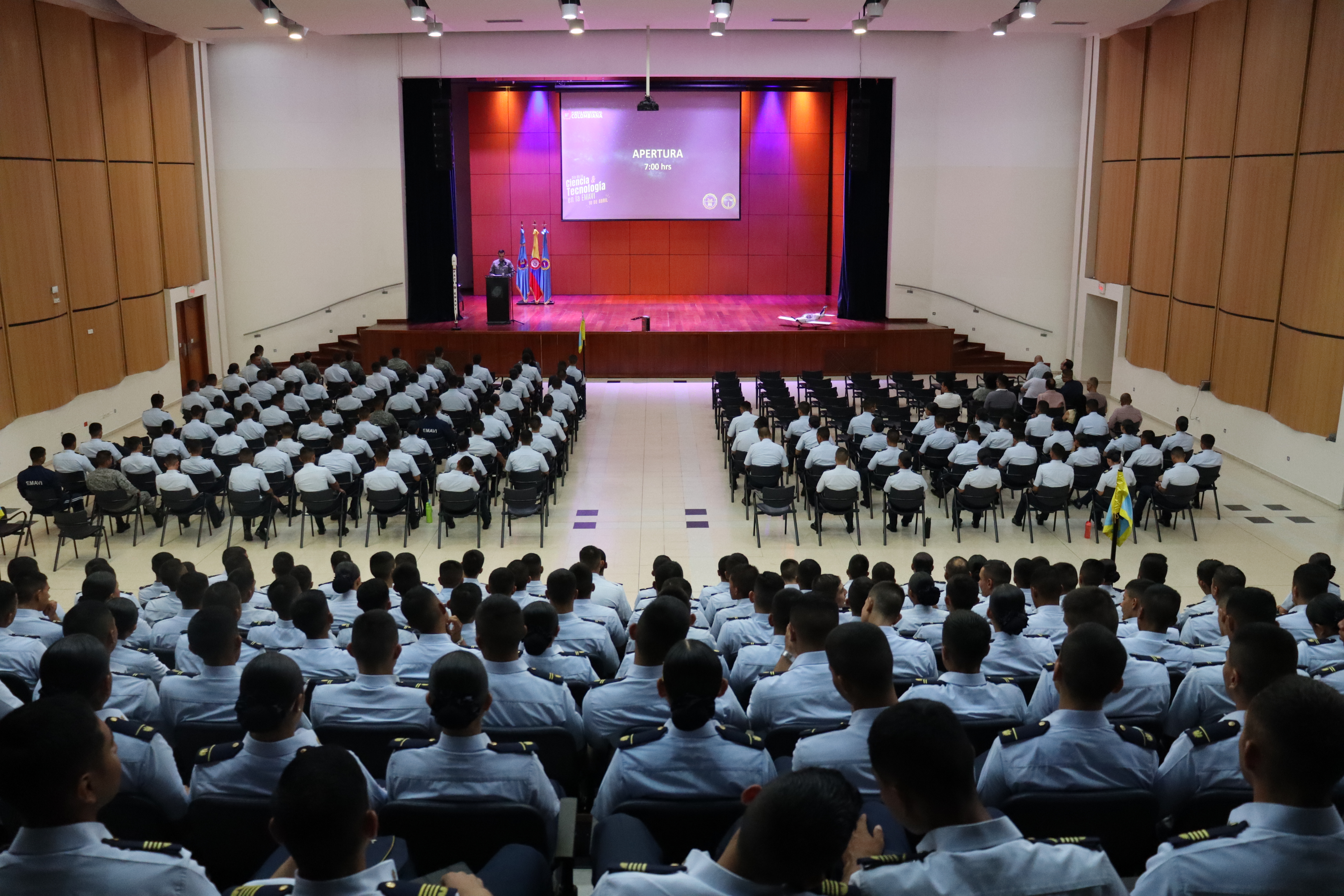La ciencia y la tecnología impulsan la formación integral de los cadetes de la EMAVI