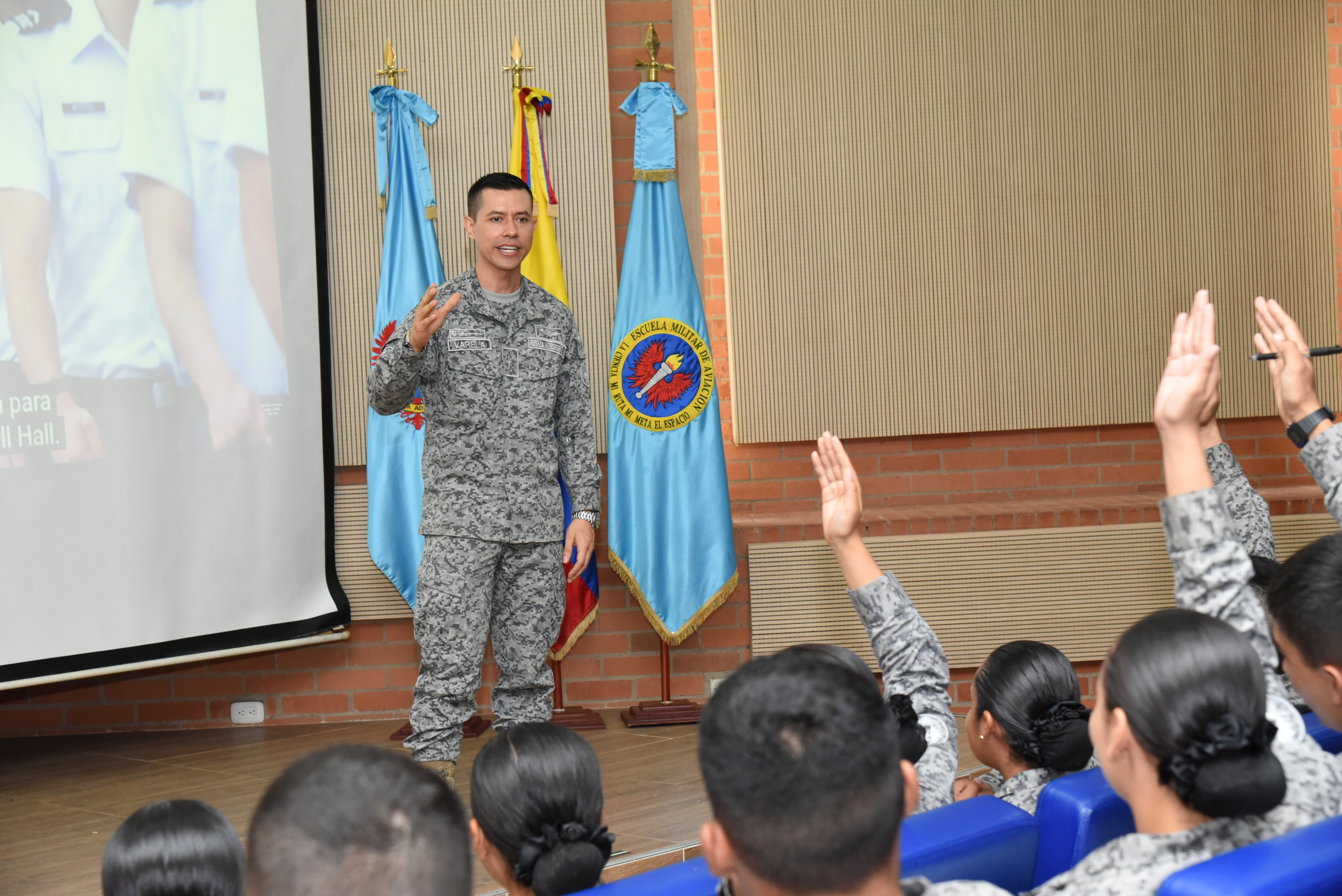EMAVI exalta la invaluable labor de sus docentes e instructores militares en su día