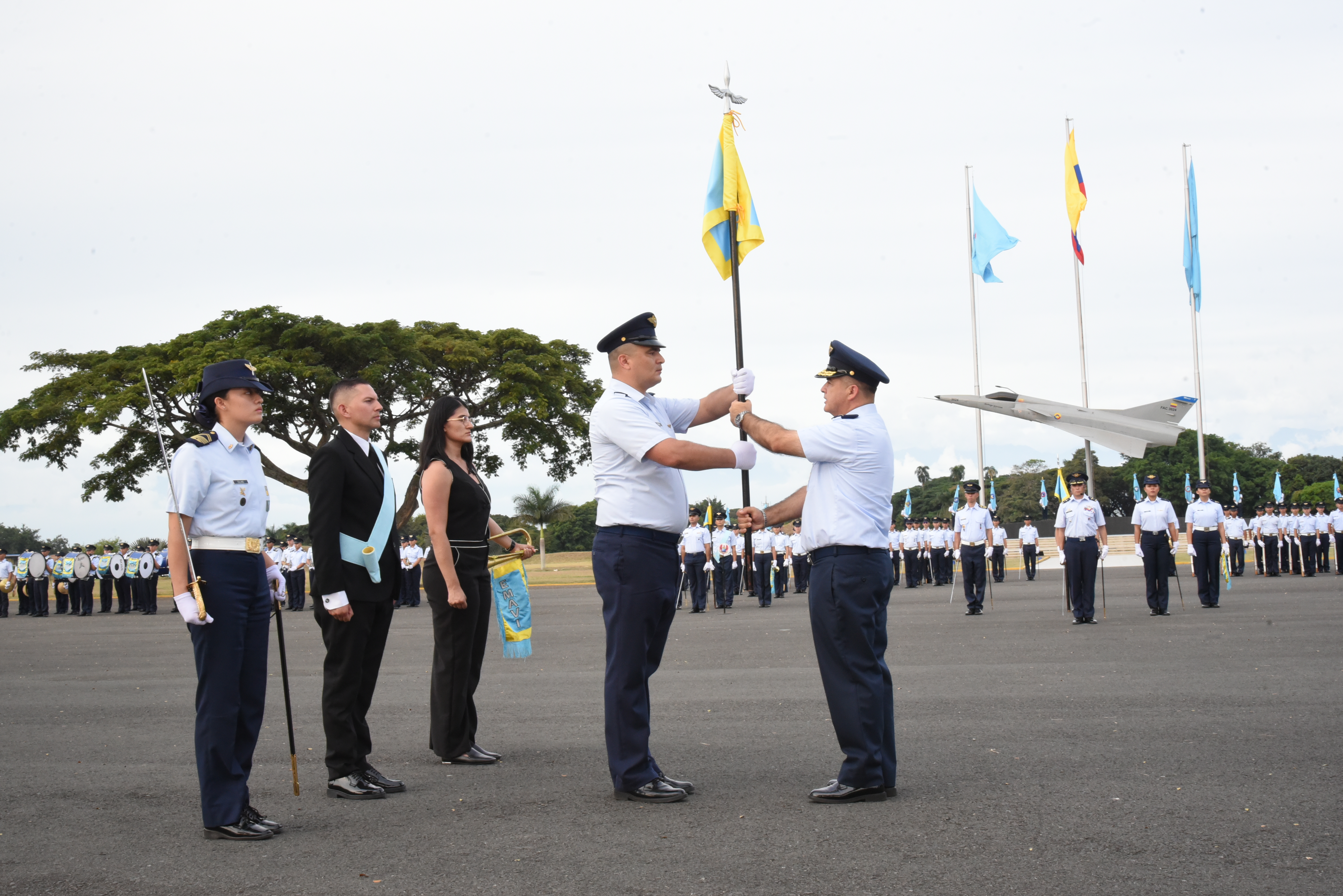 43 jóvenes profesionales inician su formación como futuros Oficiales de la Fuerza Aeroespacial