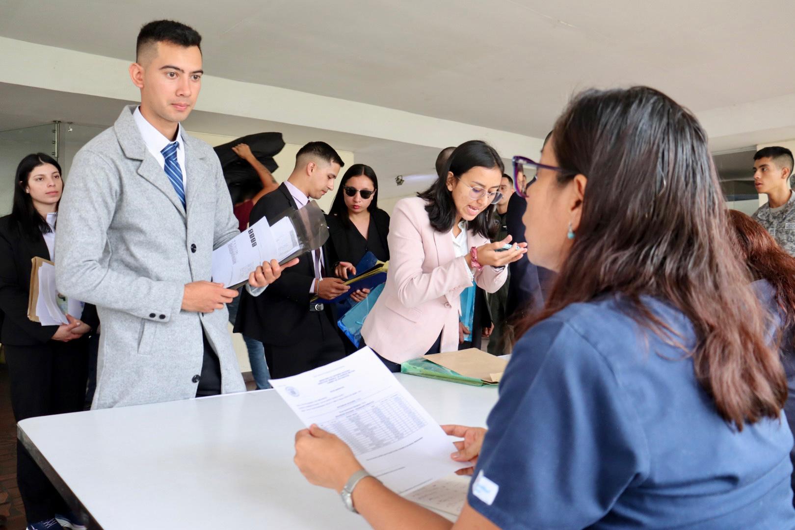 60 nuevos profesionales inician su camino para ser Oficiales de la FAC