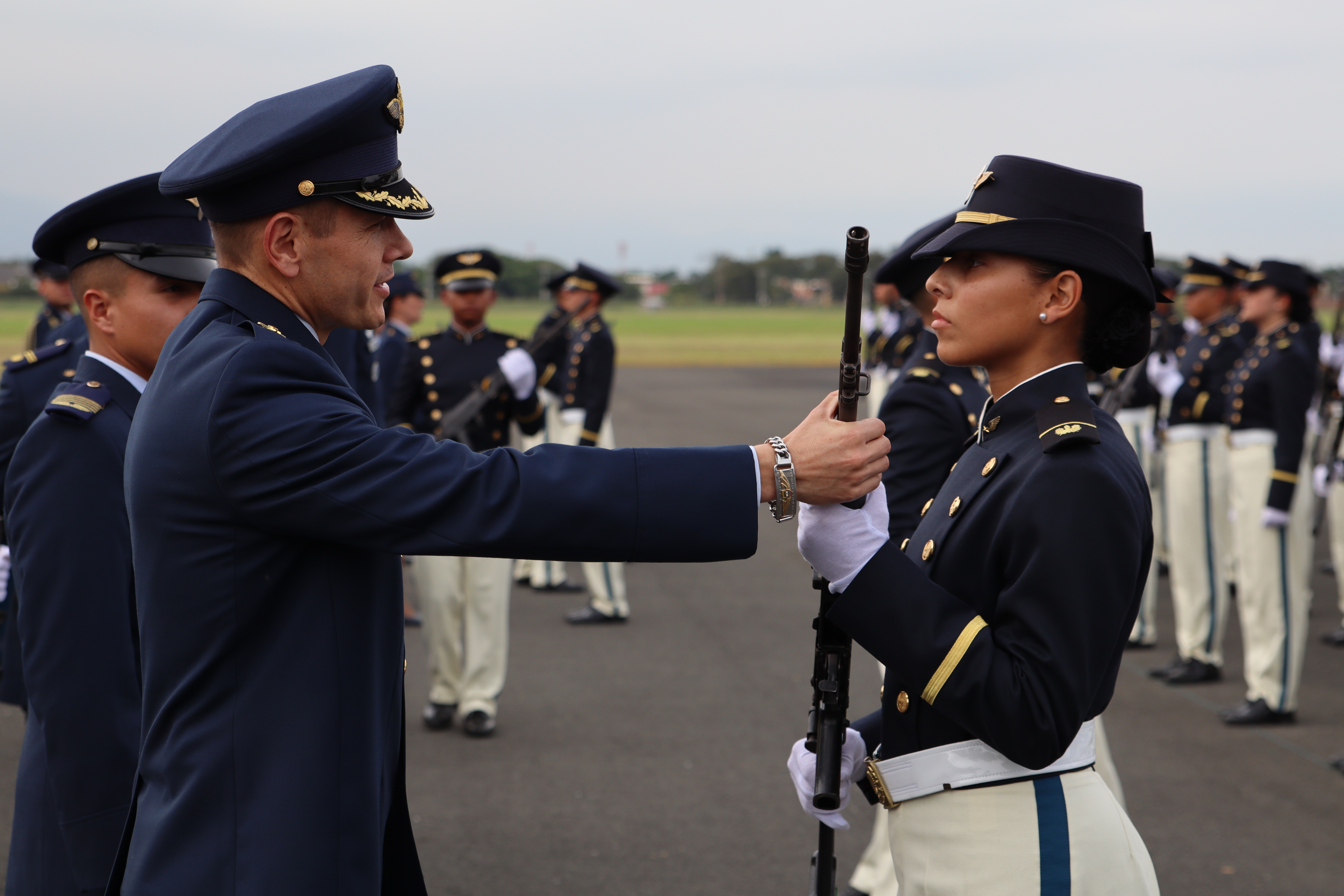 Entrega de armas y Juramento de Bandera: un paso de valor en la formación militar