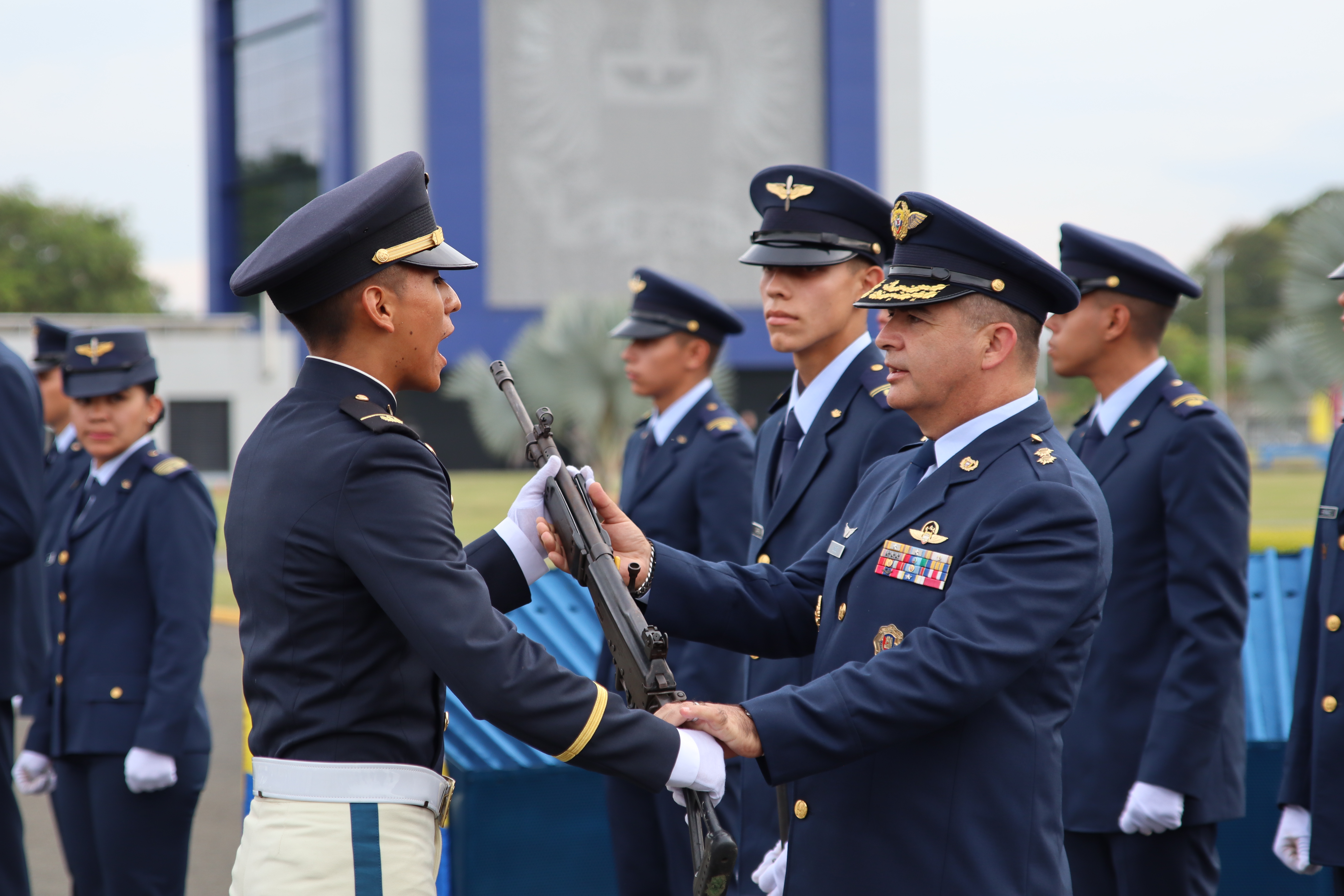 Entrega de armas y Juramento de Bandera: un paso de valor en la formación militar