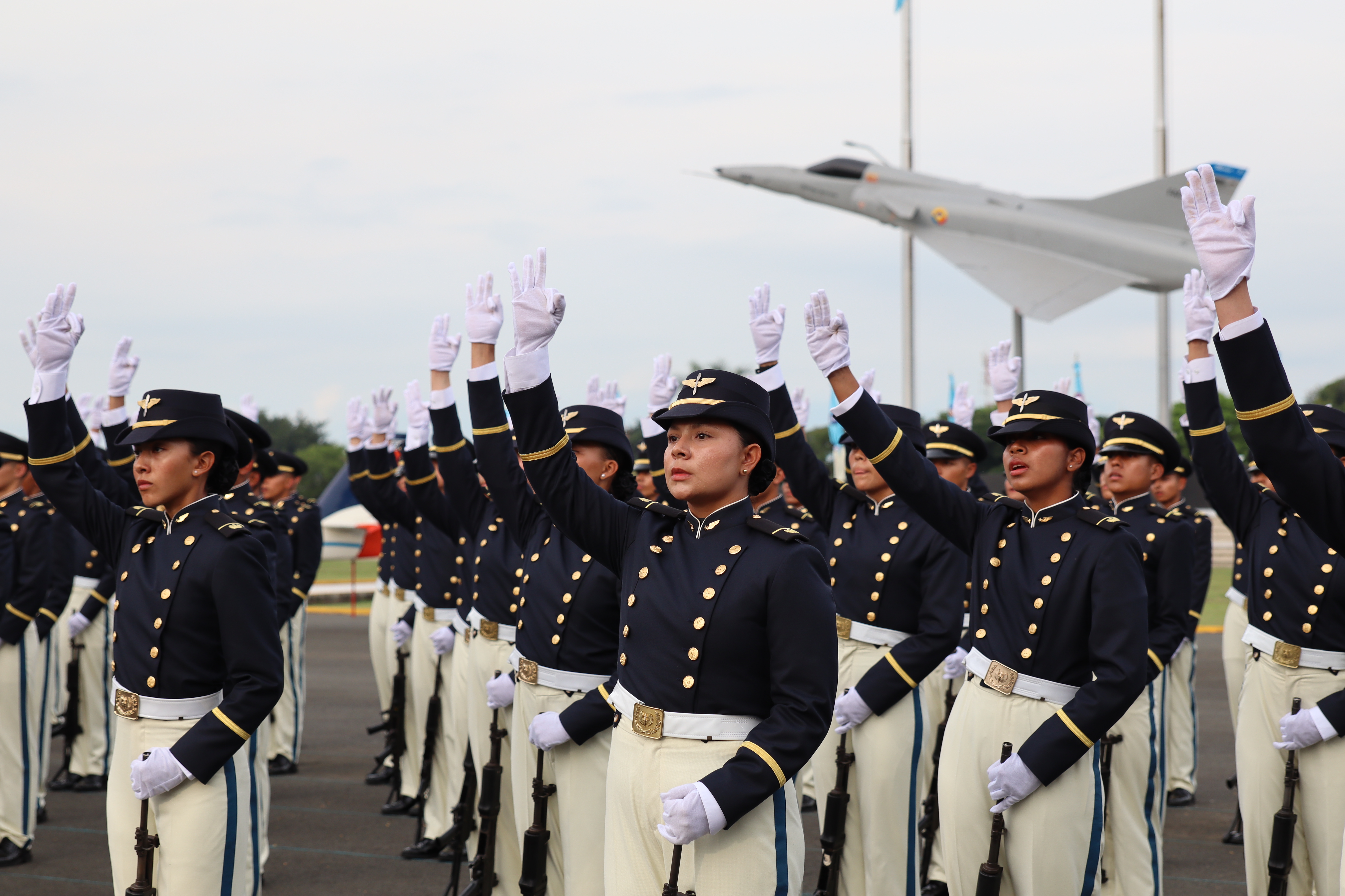 Entrega de armas y Juramento de Bandera: un paso de valor en la formación militar