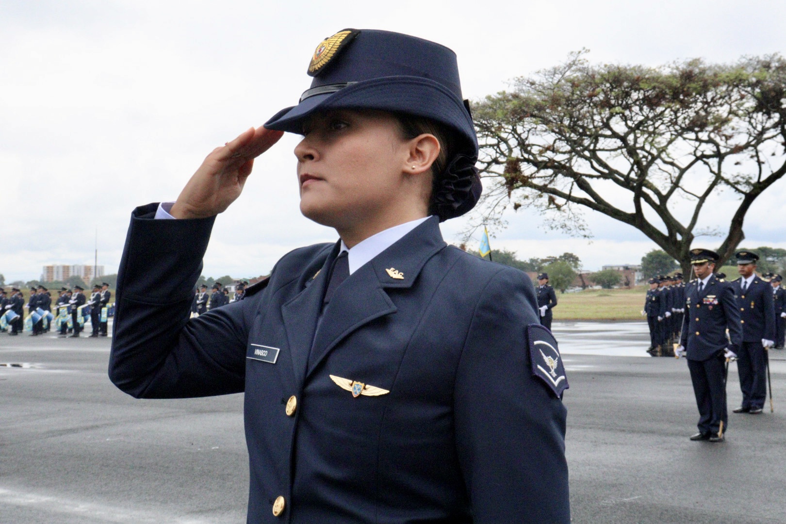 60 jóvenes profesionales juraron defender la bandera con honor, valor y compromiso