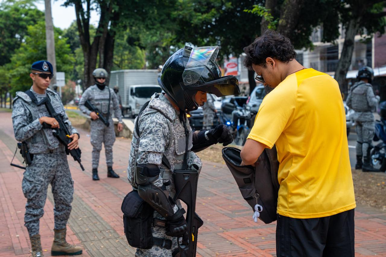 Patrullajes aéreos y terrestres fortalecen la seguridad de Cali durante la Semana Mayor