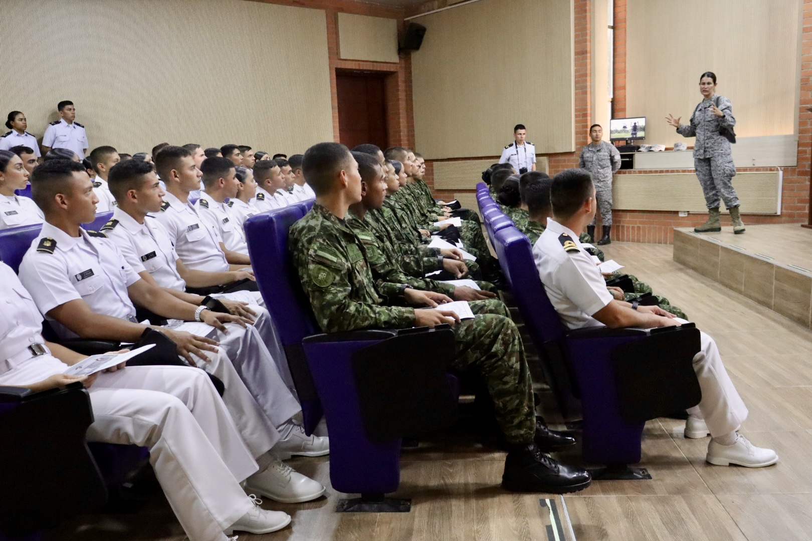 Cadetes de aire, mar y tierra compartieron en el “Reto Operacional Púrpura”