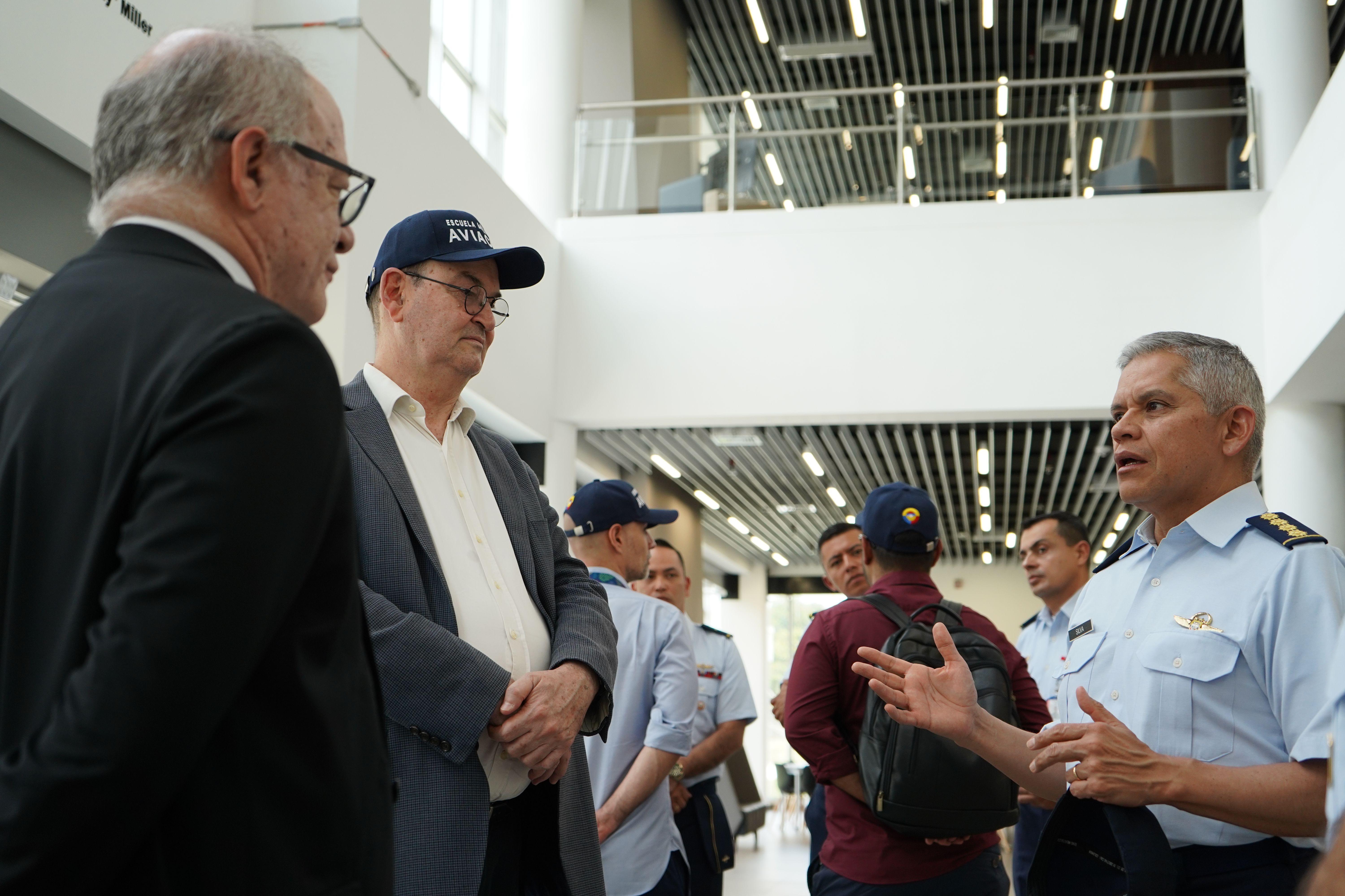 La Fuerza Aeroespacial Colombiana fortalece el trabajo conjunto con la academia en el dominio espacial