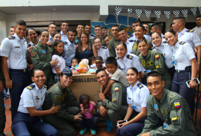 Niños de la Fundación Carlos Portela sonríen gracias a la Fuerza Aérea Colombiana 