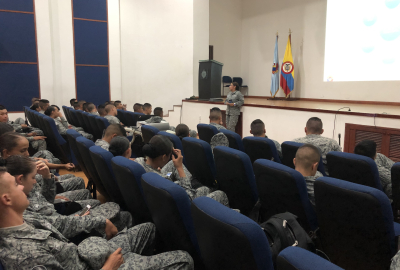 Cadetes EMAVI reciben charlas motivacionales sobres especialidades de la Fuerza Aérea Colombiana
