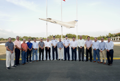 Oficiales Generales y Coroneles de la Reserva Activa de la FAC visitaron la Escuela Militar de Aviación