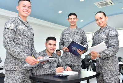 Futuros Oficiales de su Fuerza Aérea Colombiana, culminaron satisfactoriamente primer semestre académico