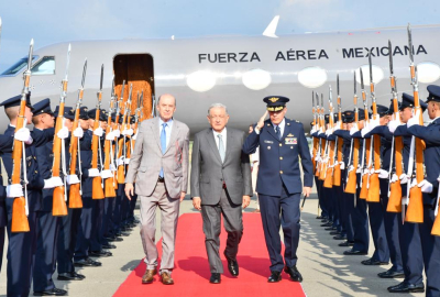 Con honores fue recibido el señor presidente de los Estados Unidos Mexicanos