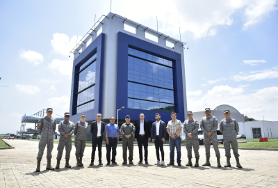 Universidad Javeriana conoció las capacidades espaciales de la Fuerza Aérea Colombiana 