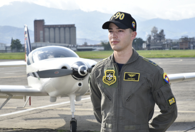 10 cadetes alcanzan un nuevo logro en su sueño de ser pilotos de la Fuerza Aérea Colombiana
