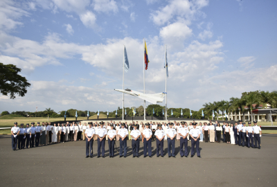 64 jóvenes profesionales ingresaron a la EMAVI para formarse como futuros Oficiales de la Fuerza Aérea  