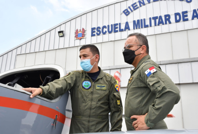 Su Fuerza Aérea Colombiana se reúne con el Servicio Nacional Aeronaval de Panamá en la EMAVI