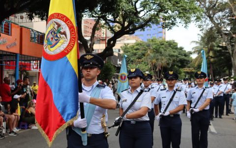 Cali vibró de emoción con el tradicional desfile del Día de la Independencia