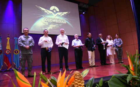 EMAVI exalta el legado y servicio de los veteranos de la Fuerza Aeroespacial Colombiana
