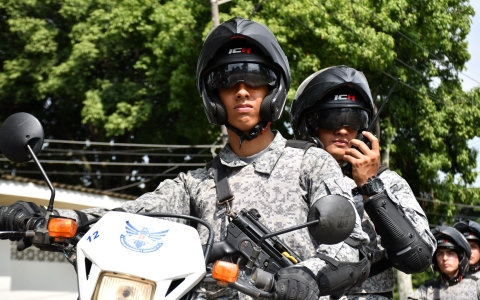 Joven colombiano, presta el servicio militar en la Fuerza Aeroespacial Colombiana