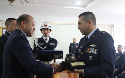 La Escuela Militar de Aviación "Marco Fidel Suárez" fue galardonada con el Premio de Ciencia, Tecnología e Innovación 2022-2023