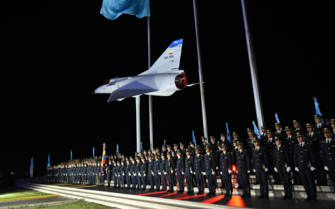 186 nuevos oficiales se unen a la FAC, entre ellos la primera mujer Wayuu en alcanzar el grado