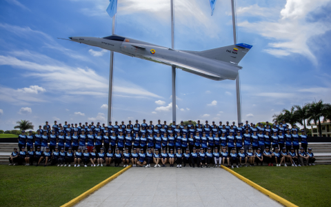146 jóvenes vivieron la experiencia de ser cadetes por dos días en la EMAVI