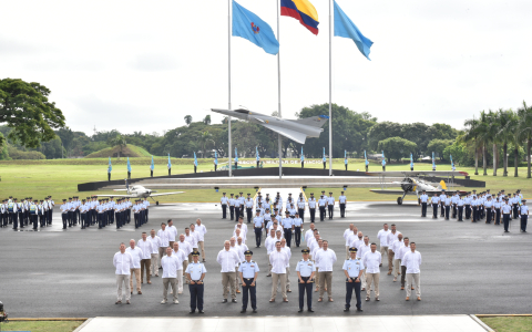 Curso Regular de Oficiales No. 69 conmemoró 30 años de historia y servicio a Colombia