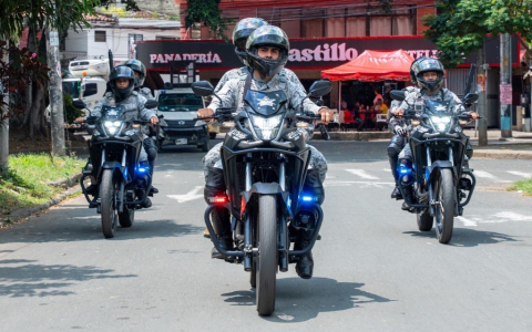 La EMAVI fortalece la seguridad vial de sus soldados mediante alianzas estratégicas en Cali