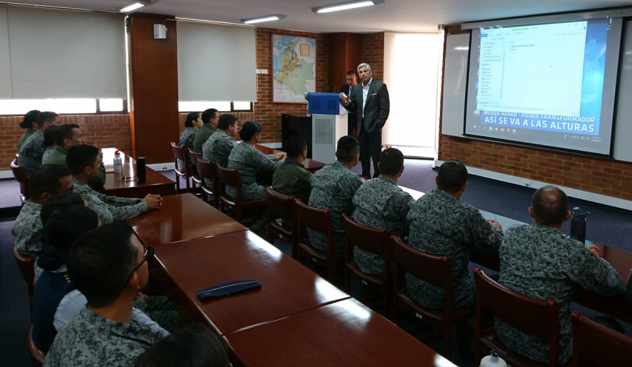 EPFAC recibió visita del Señor General (RA) Guillermo León León Ex Comandante FAC