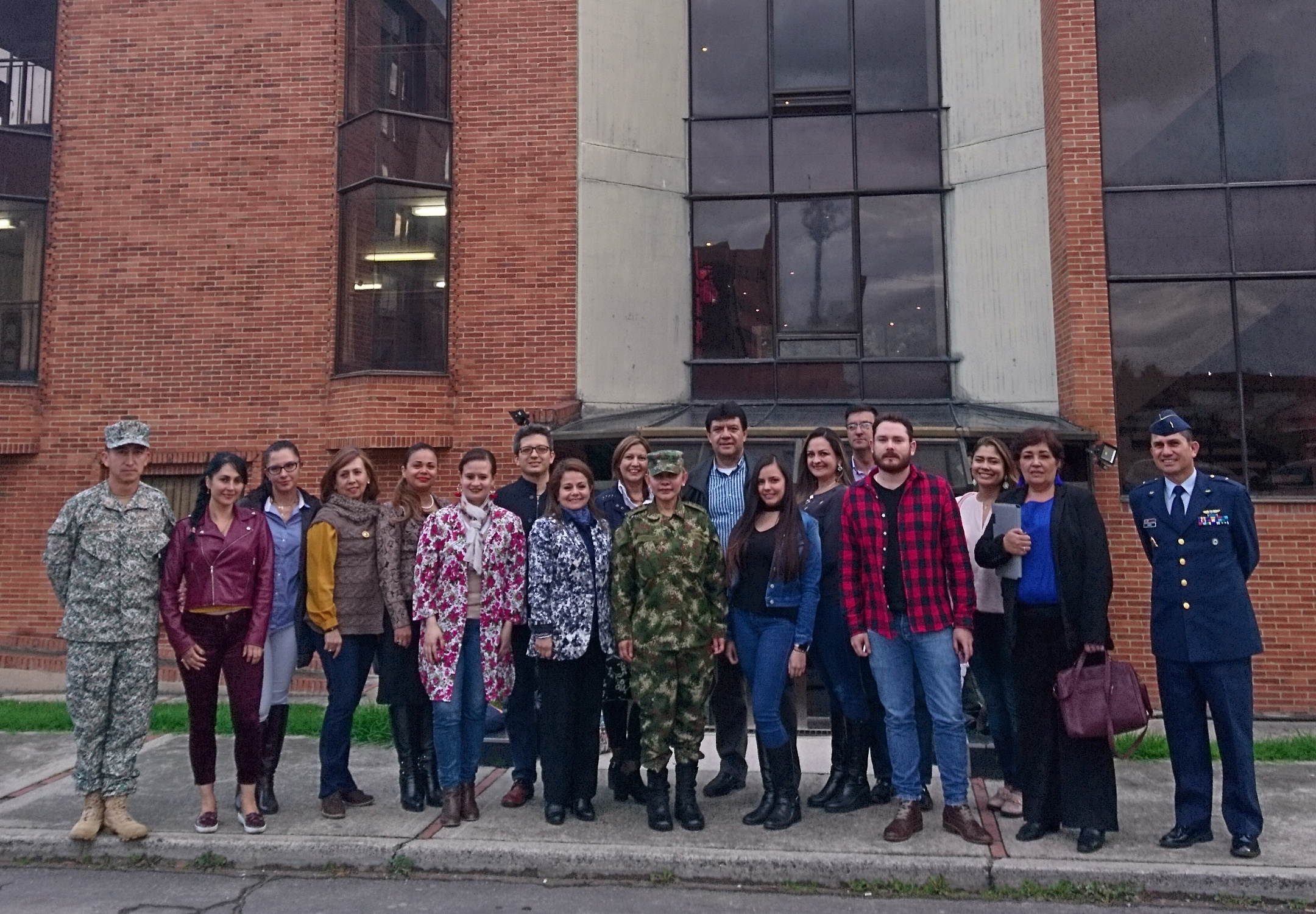Estudiantes del Diplomado en Doctrina de Operaciones Militares recibieron visita de la Señora MG. María Paulina Leguizamón Zárate